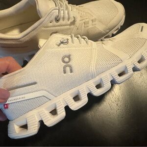White ONcloud 5 womens size 8.5